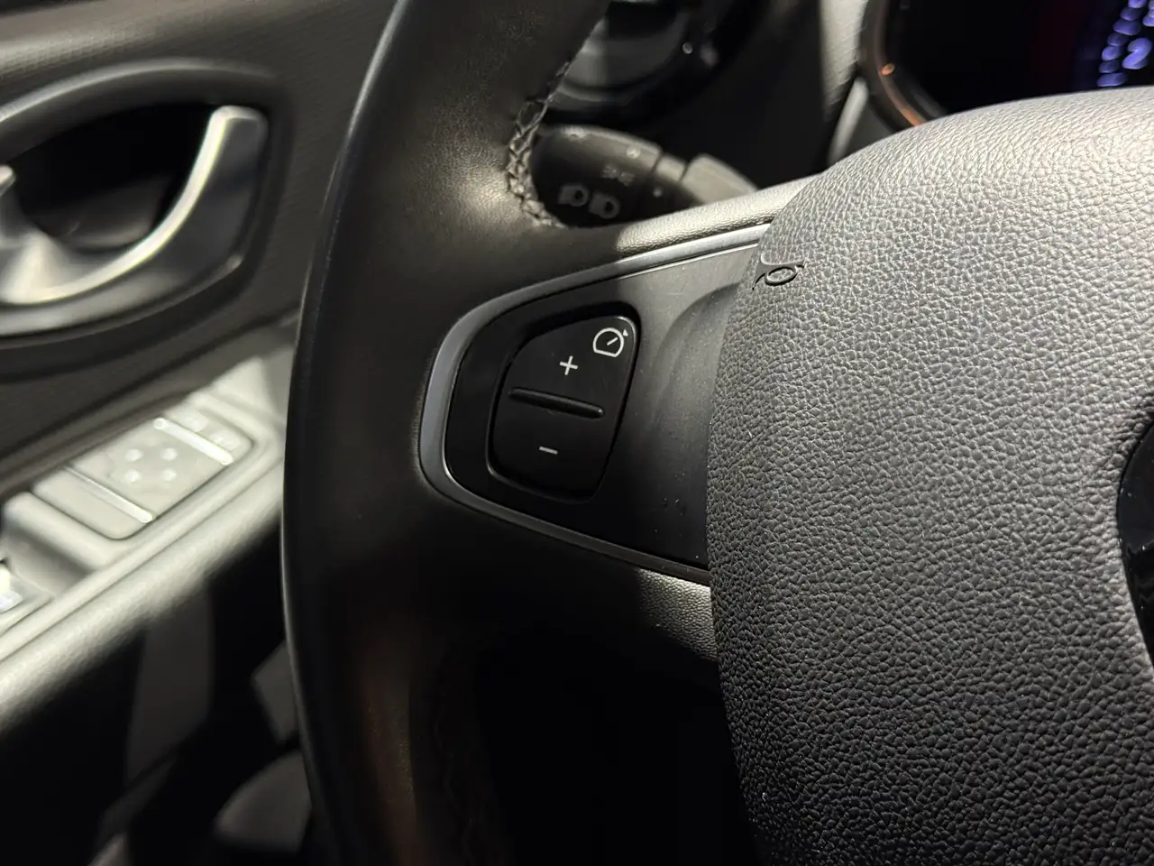 Renault Clio - Image 13