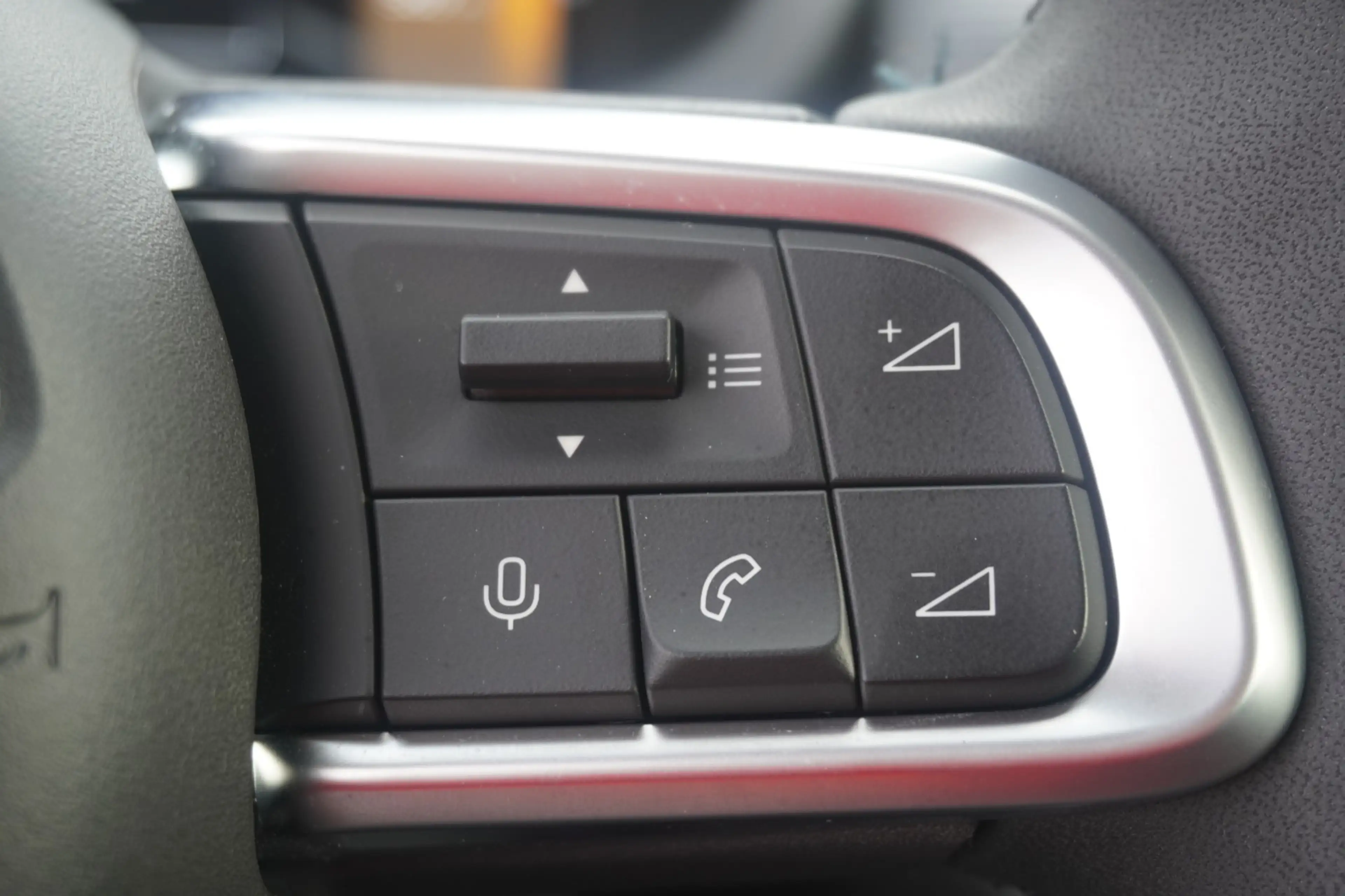 Jeep Avenger 1.2 Altitude LED Navi ACC Kamera DAB — photo 15