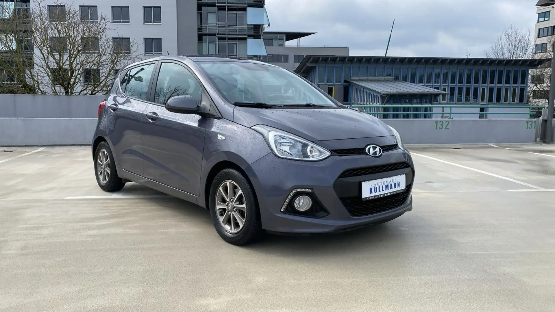 Hyundai i10 FIFA WorldCupEdition 1.2 64KW KLIMA TEMP TÜV Grau - 1