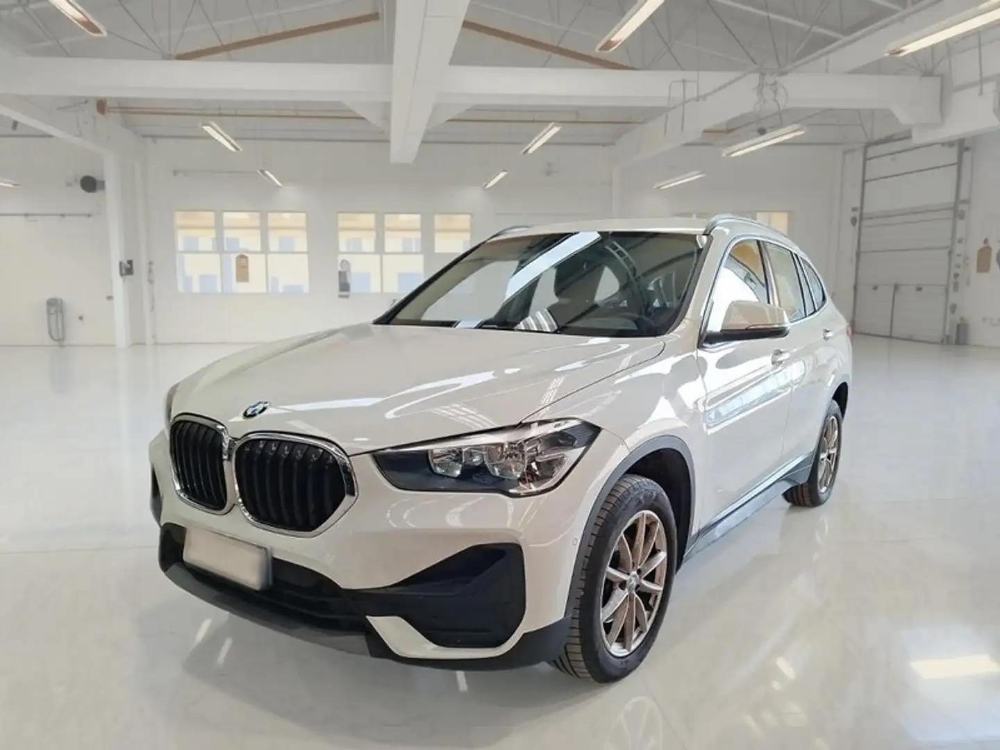 BMW X1 sDrive 16d Advantage Autom. - 1