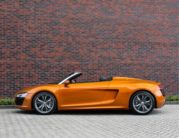 Audi R8 view 16