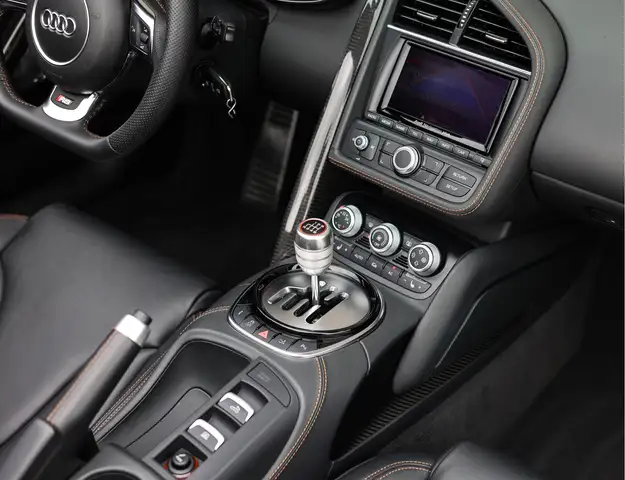 Audi R8 view 4
