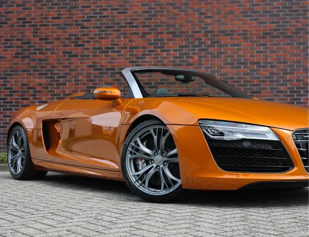 Audi R8 view 6