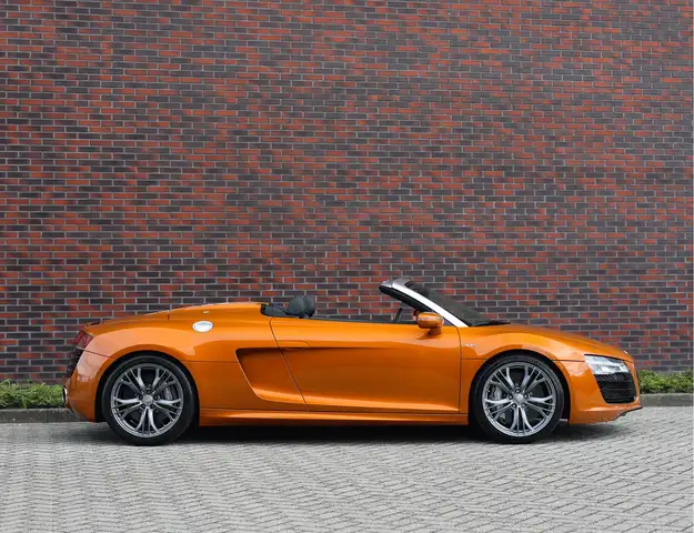 Audi R8 view 15