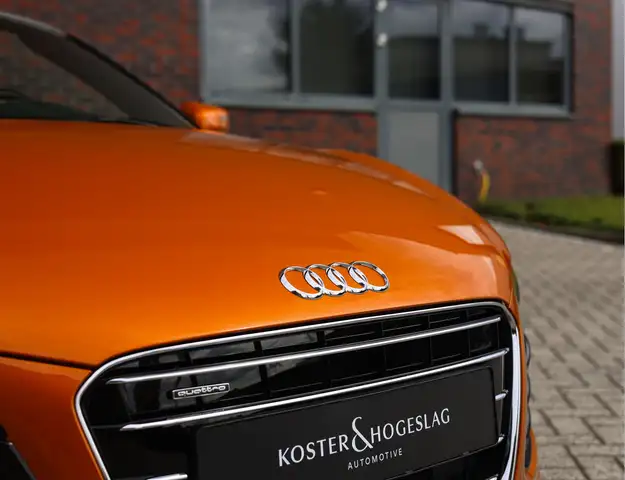 Audi R8 view 9