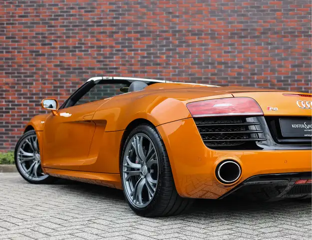 Audi R8 view 7