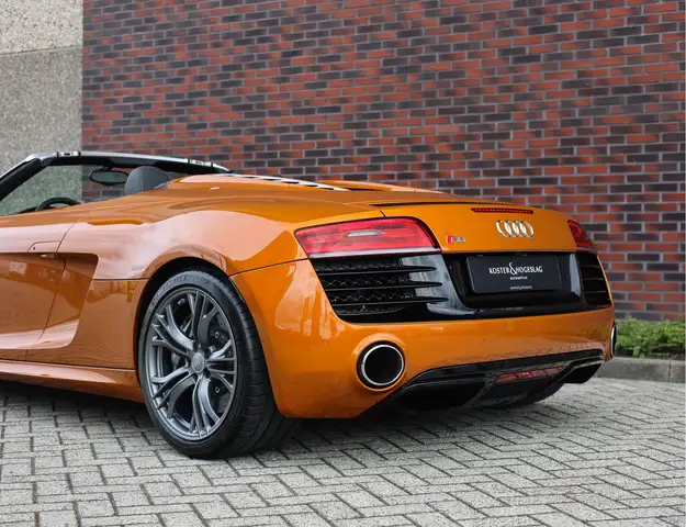 Audi R8 view 23