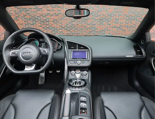 Audi R8 view 3