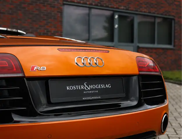 Audi R8 view 12