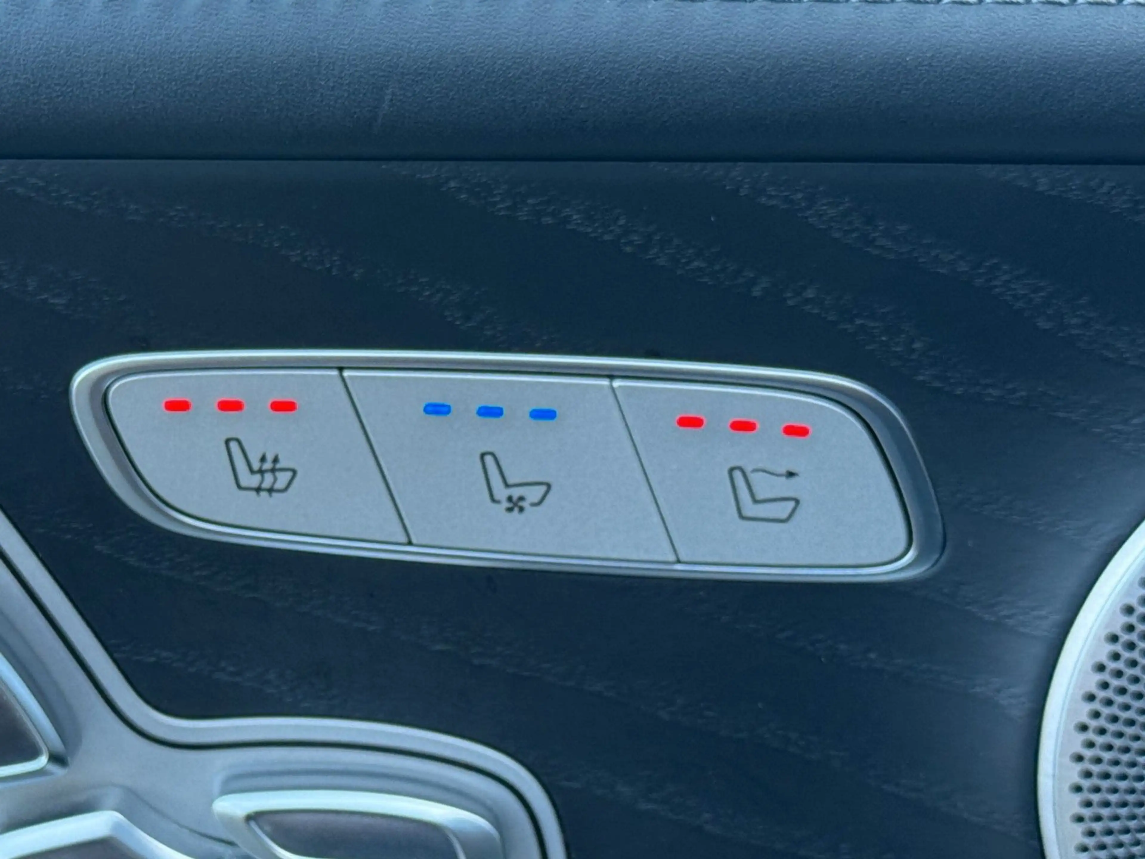 Mercedes-Benz E 400 d Cabrio 4M AMG SITZBELÜFT+HUD+AIRM+ACC+360 — photo 29