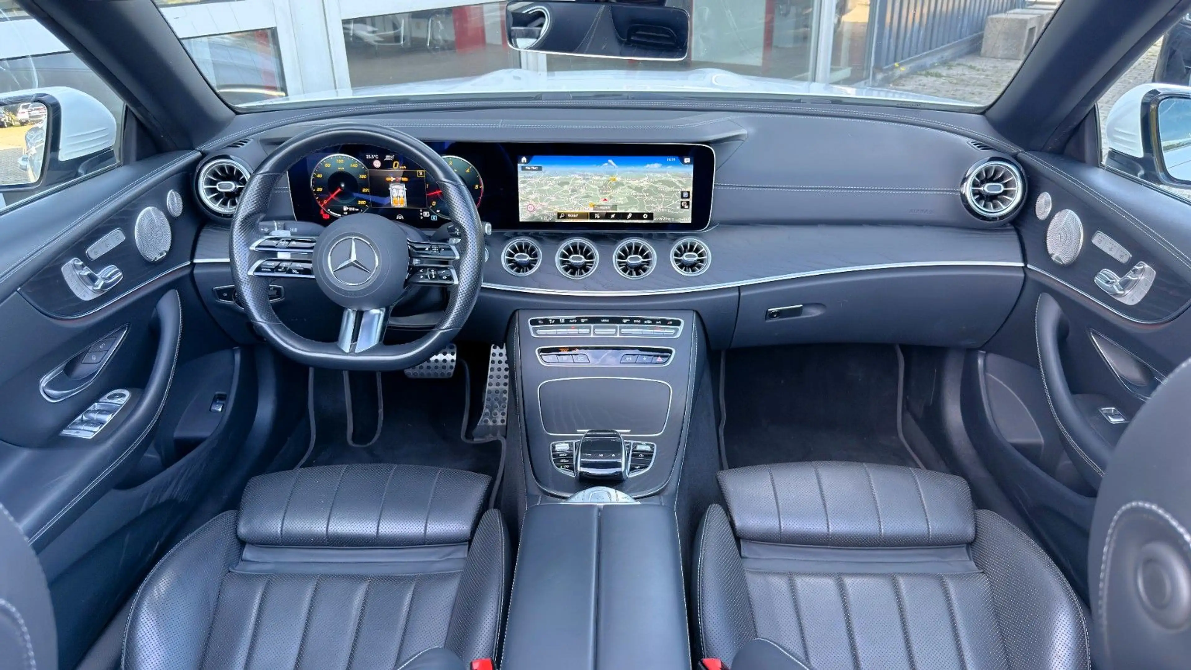 Mercedes-Benz E 400 d Cabrio 4M AMG SITZBELÜFT+HUD+AIRM+ACC+360 — photo 9