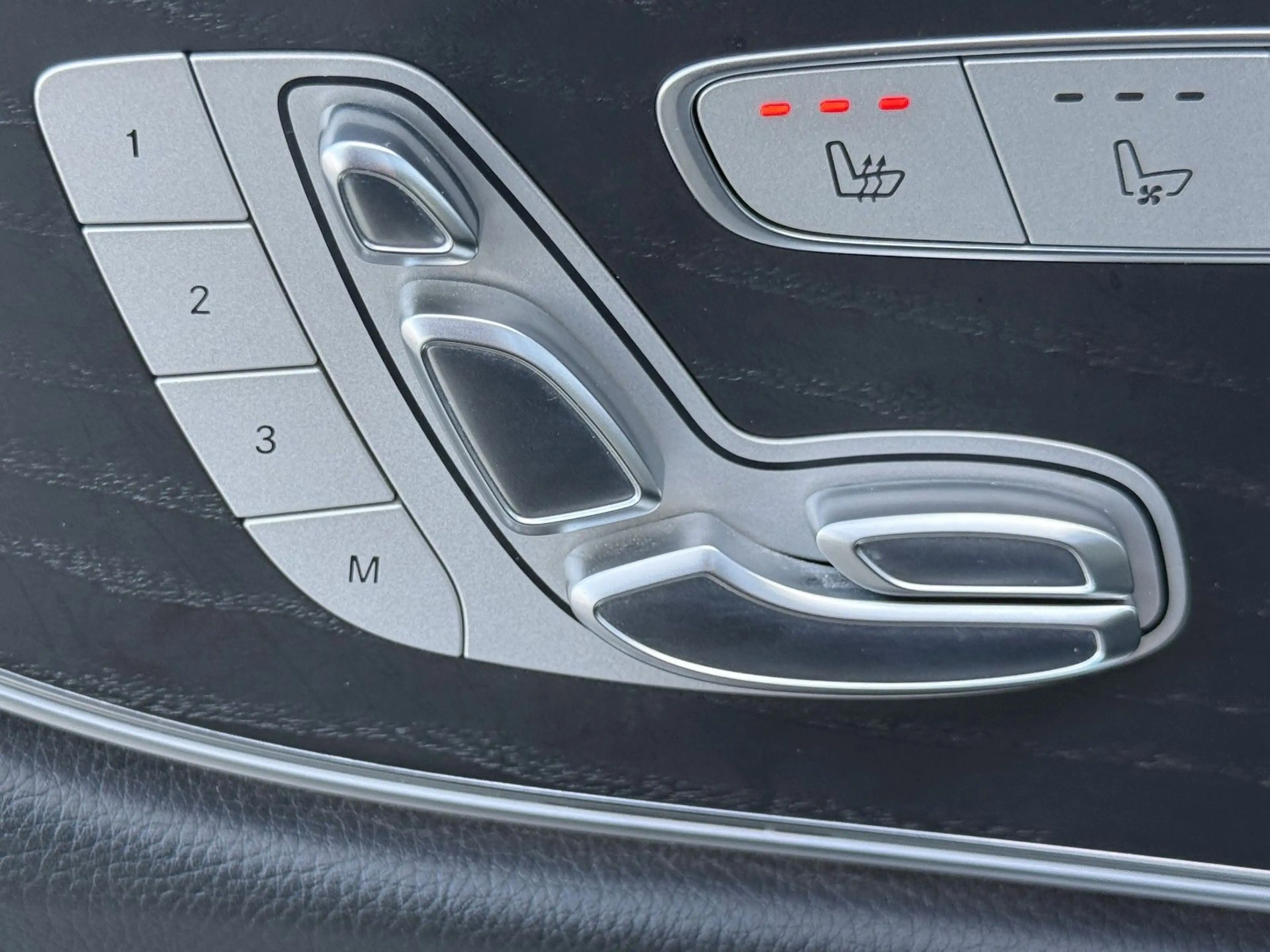 Mercedes-Benz E 400 d Cabrio 4M AMG SITZBELÜFT+HUD+AIRM+ACC+360 — photo 28