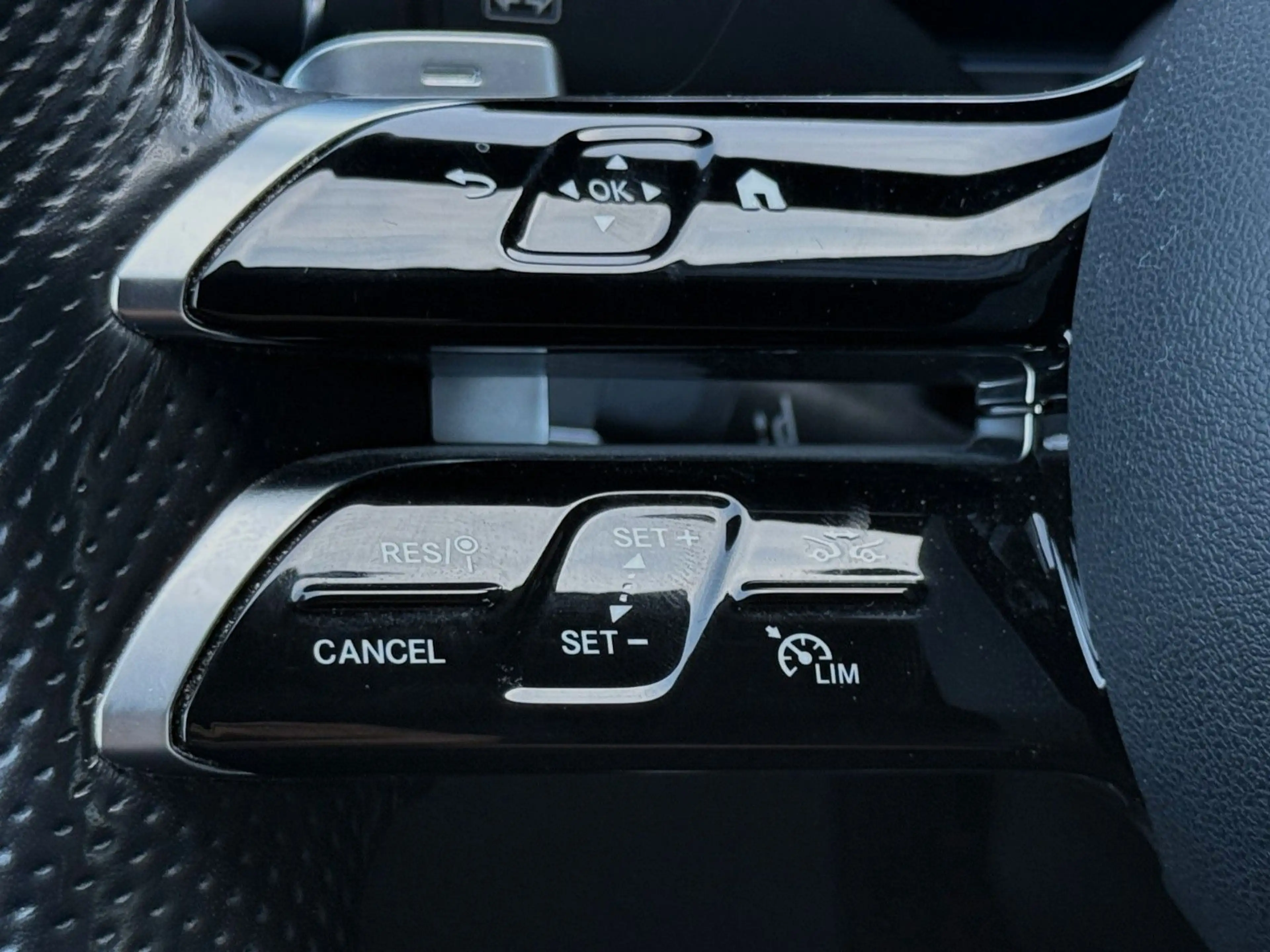 Mercedes-Benz E 400 d Cabrio 4M AMG SITZBELÜFT+HUD+AIRM+ACC+360 — photo 24