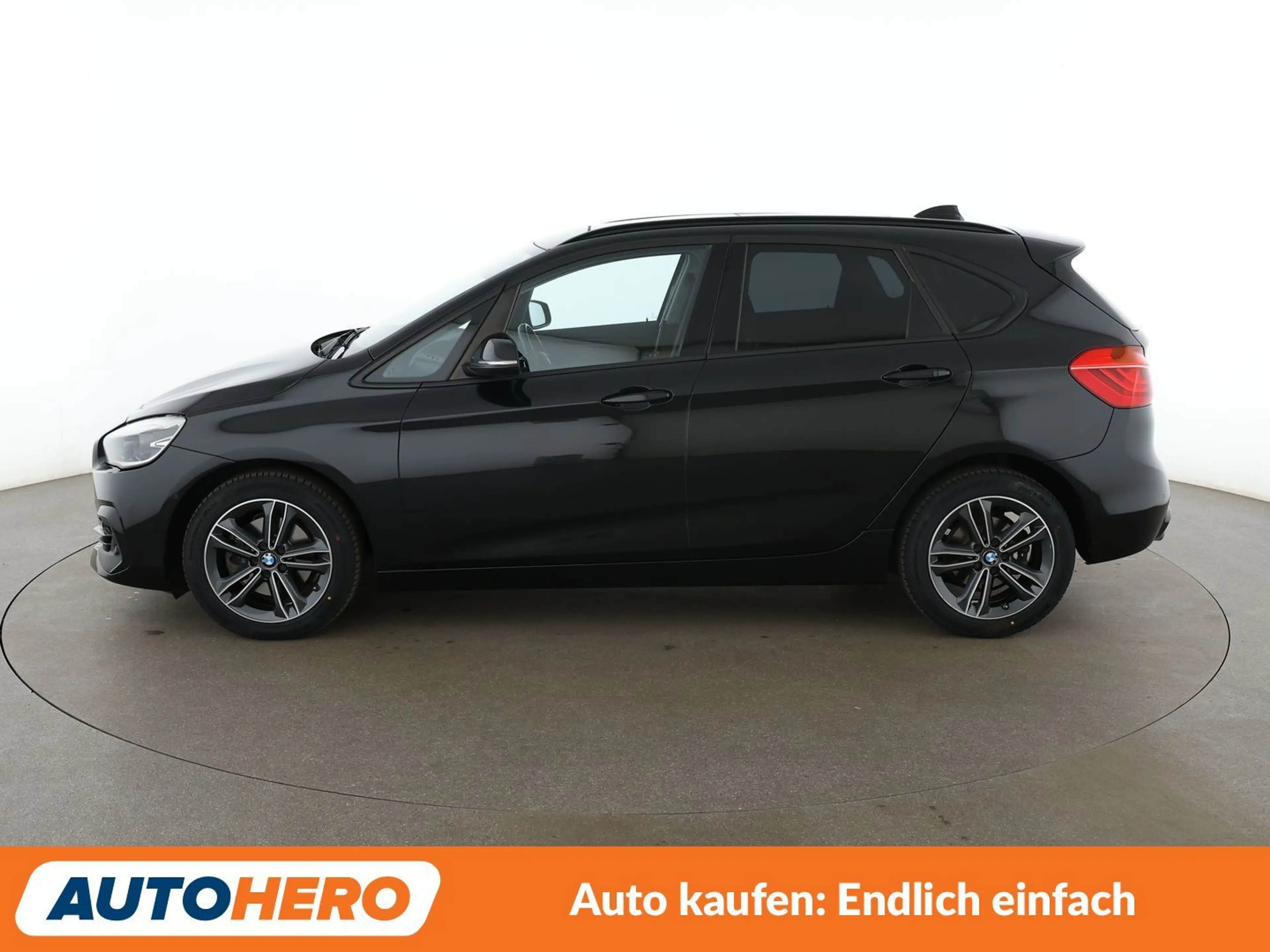 BMW 220 220i Active Tourer Sport Line Aut.*NAV*TEMPO*CAM* — photo 3