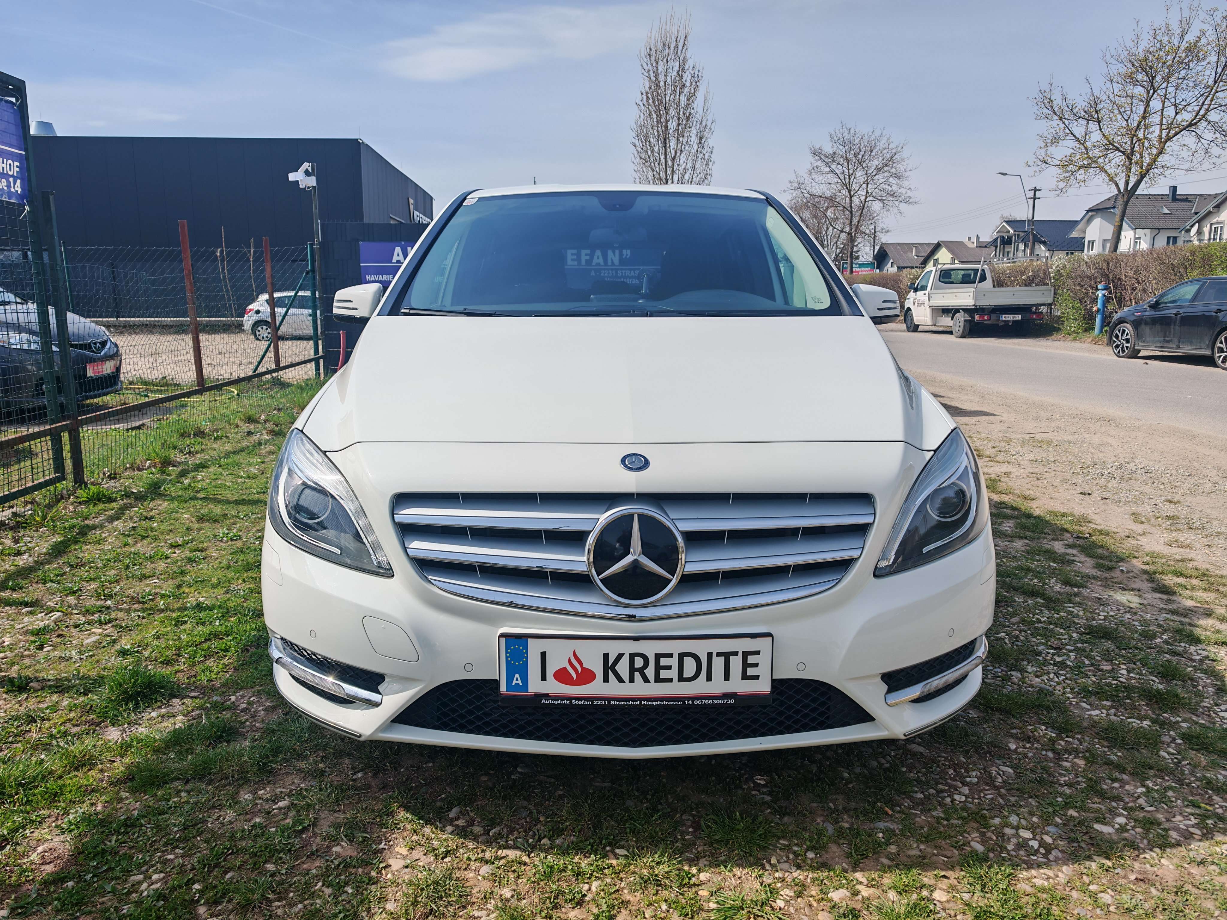 Mercedes-Benz B 180