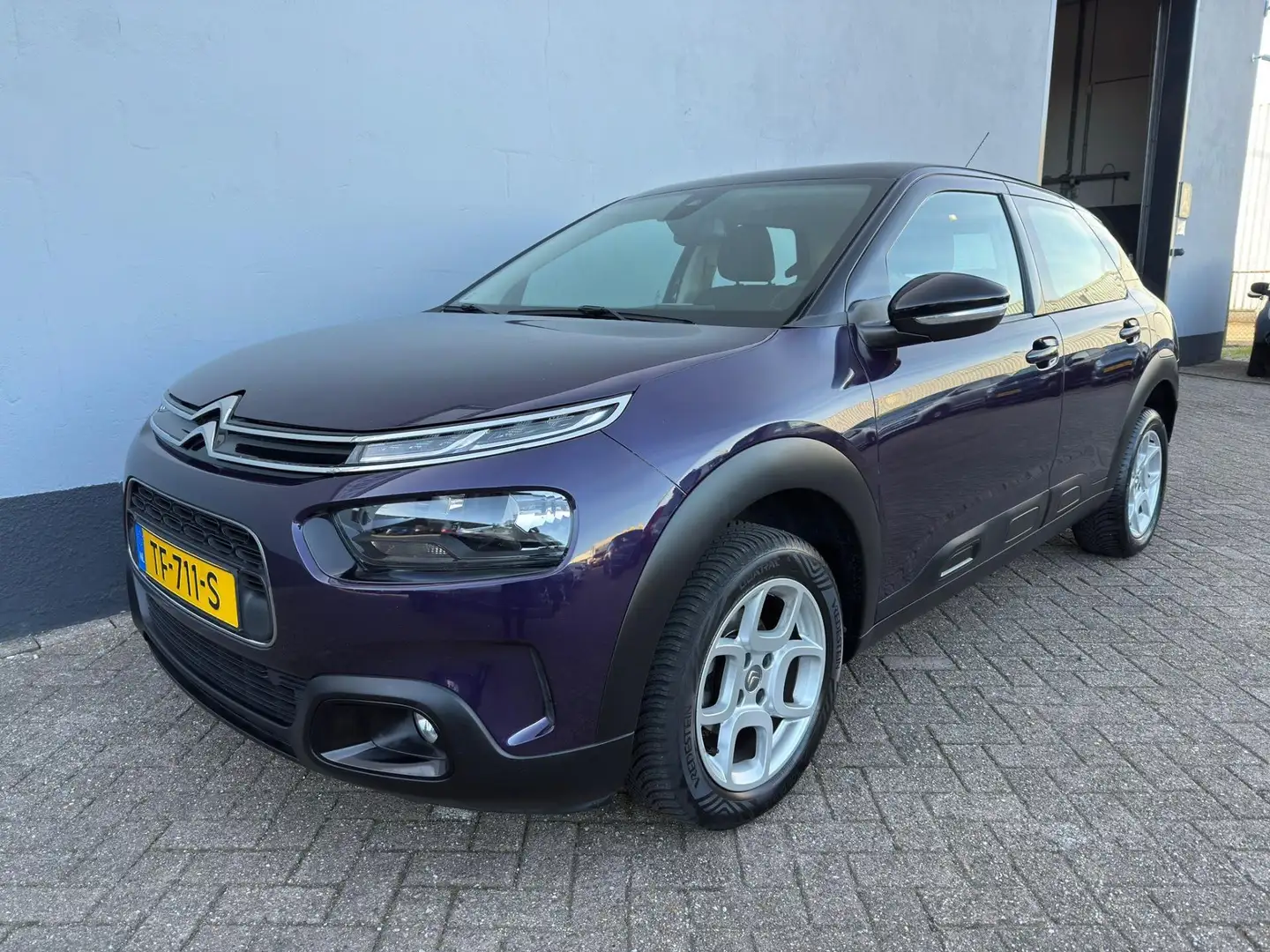 Citroen C4 Cactus 1.2 Business - Navigatie - LMV Paars - 1