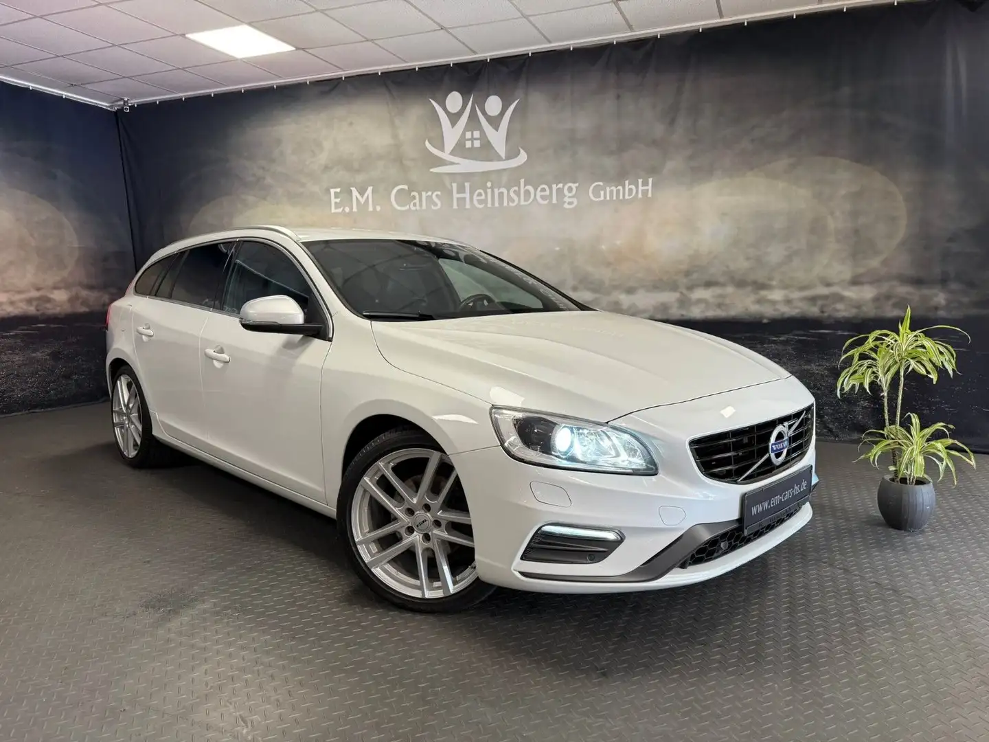 Volvo V60 Kombi T3 R-Design Kinetic Business Sensus Weiß - 1