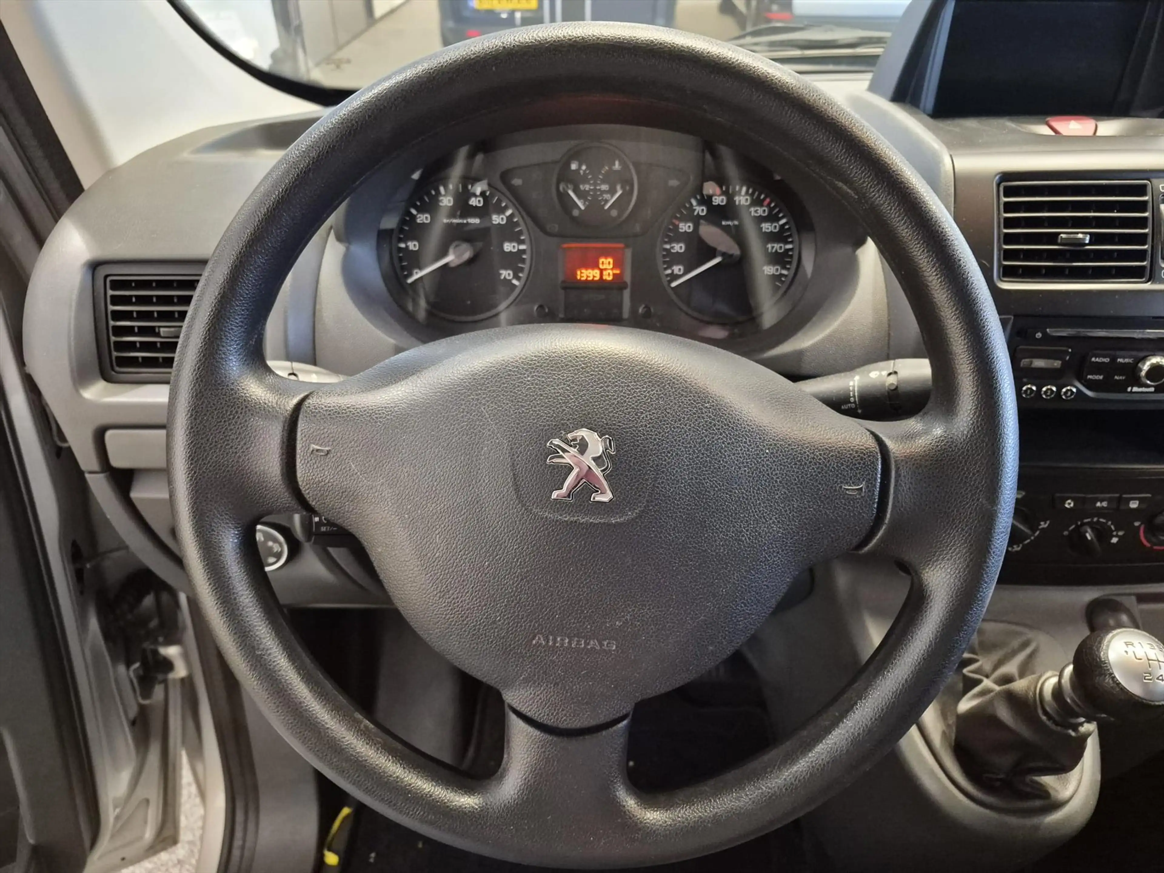 Peugeot Expert L2H1 Rolstoelbus 4+1 (airco) — photo 21