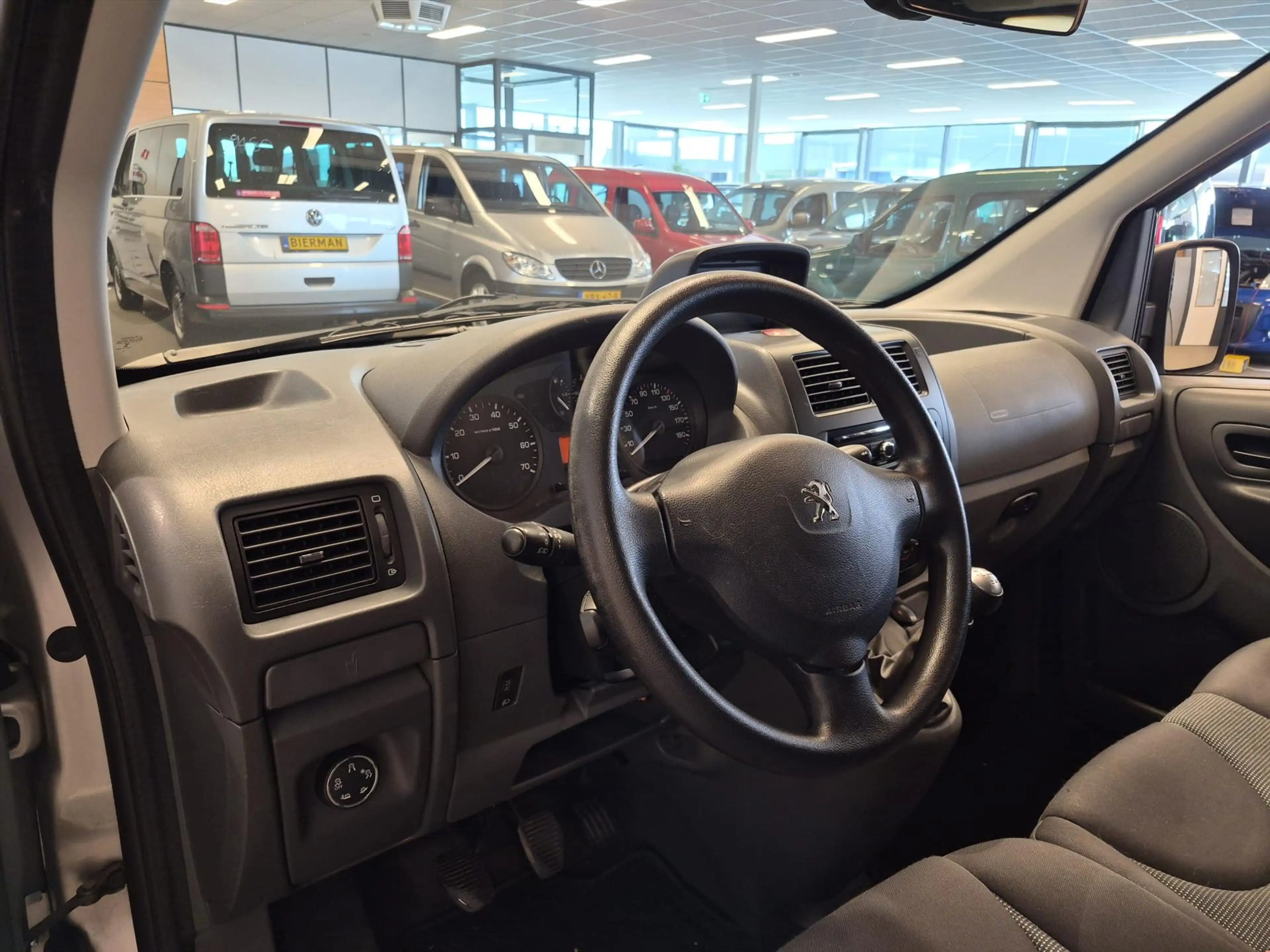 Peugeot Expert L2H1 Rolstoelbus 4+1 (airco) — photo 20