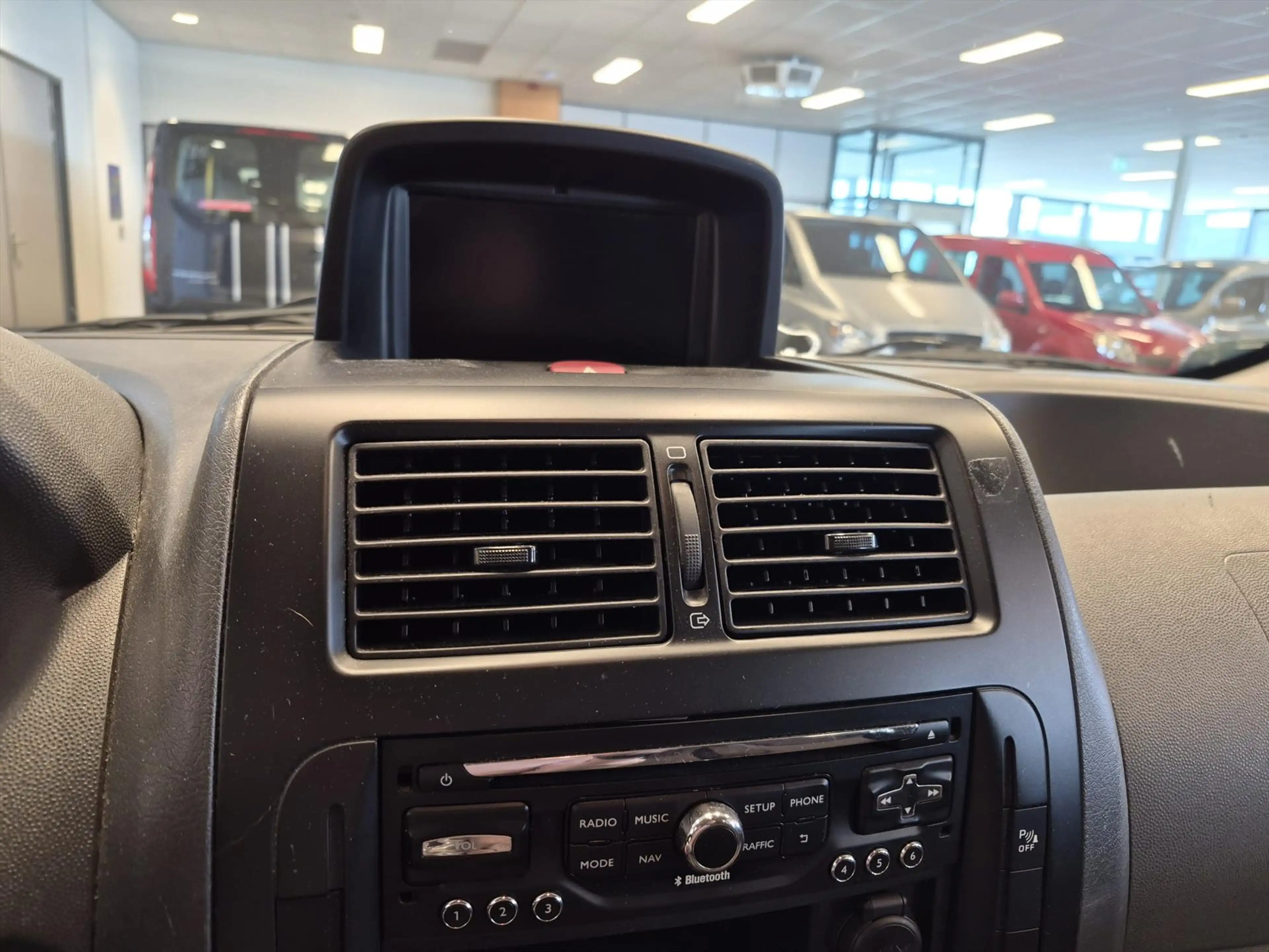 Peugeot Expert L2H1 Rolstoelbus 4+1 (airco) — photo 24