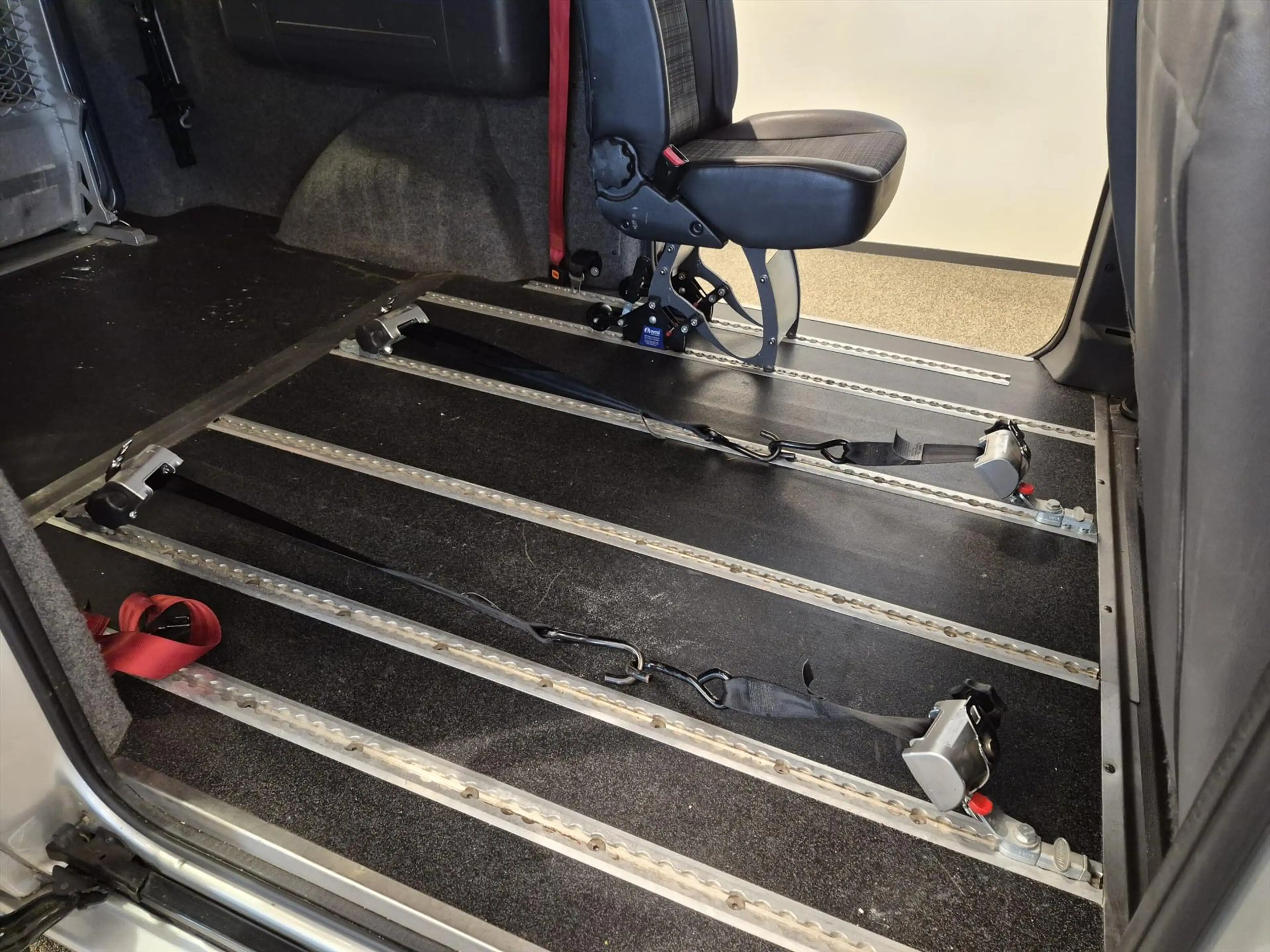 Peugeot Expert L2H1 Rolstoelbus 4+1 (airco) — photo 4