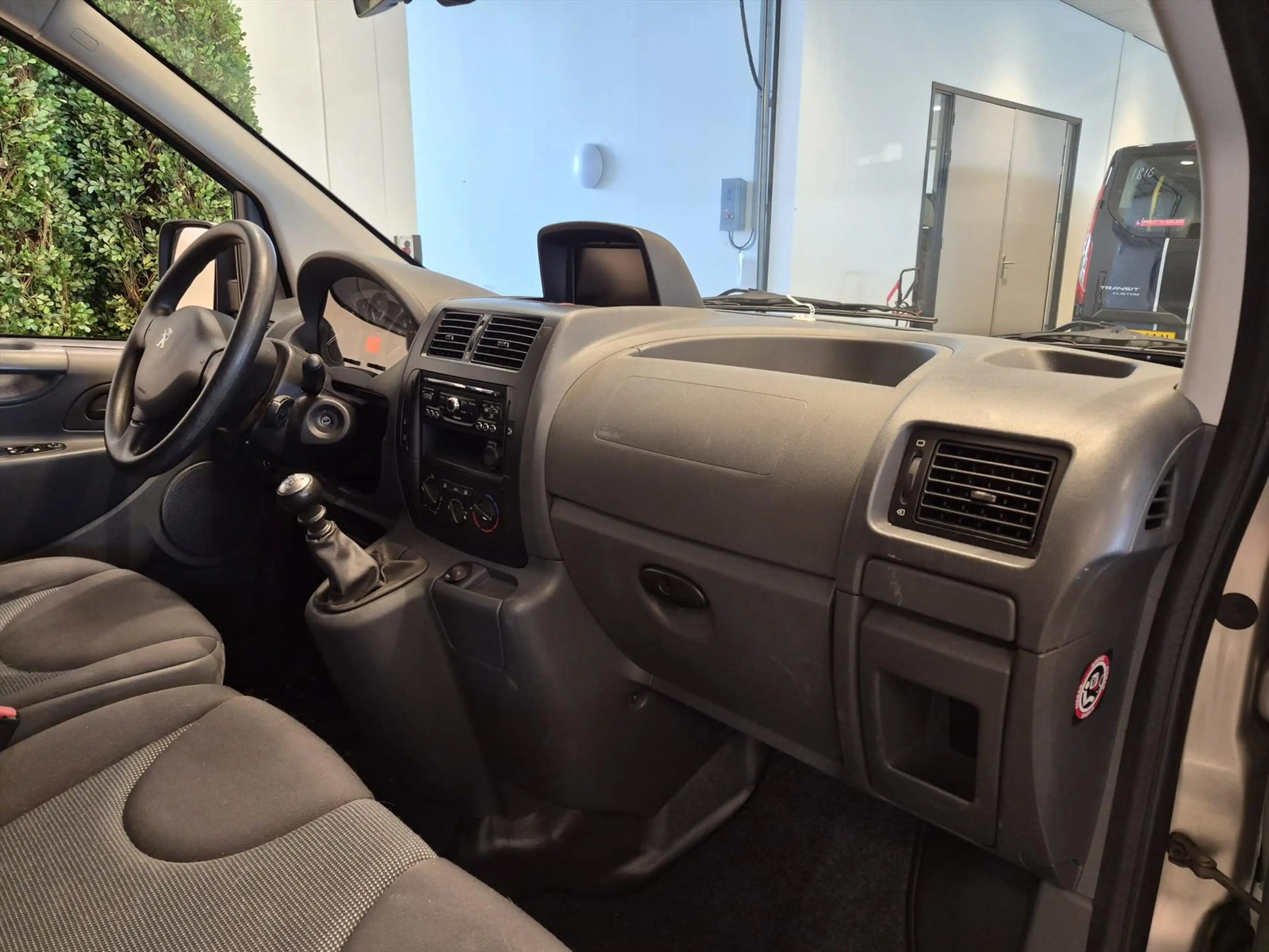 Peugeot Expert L2H1 Rolstoelbus 4+1 (airco) — photo 19