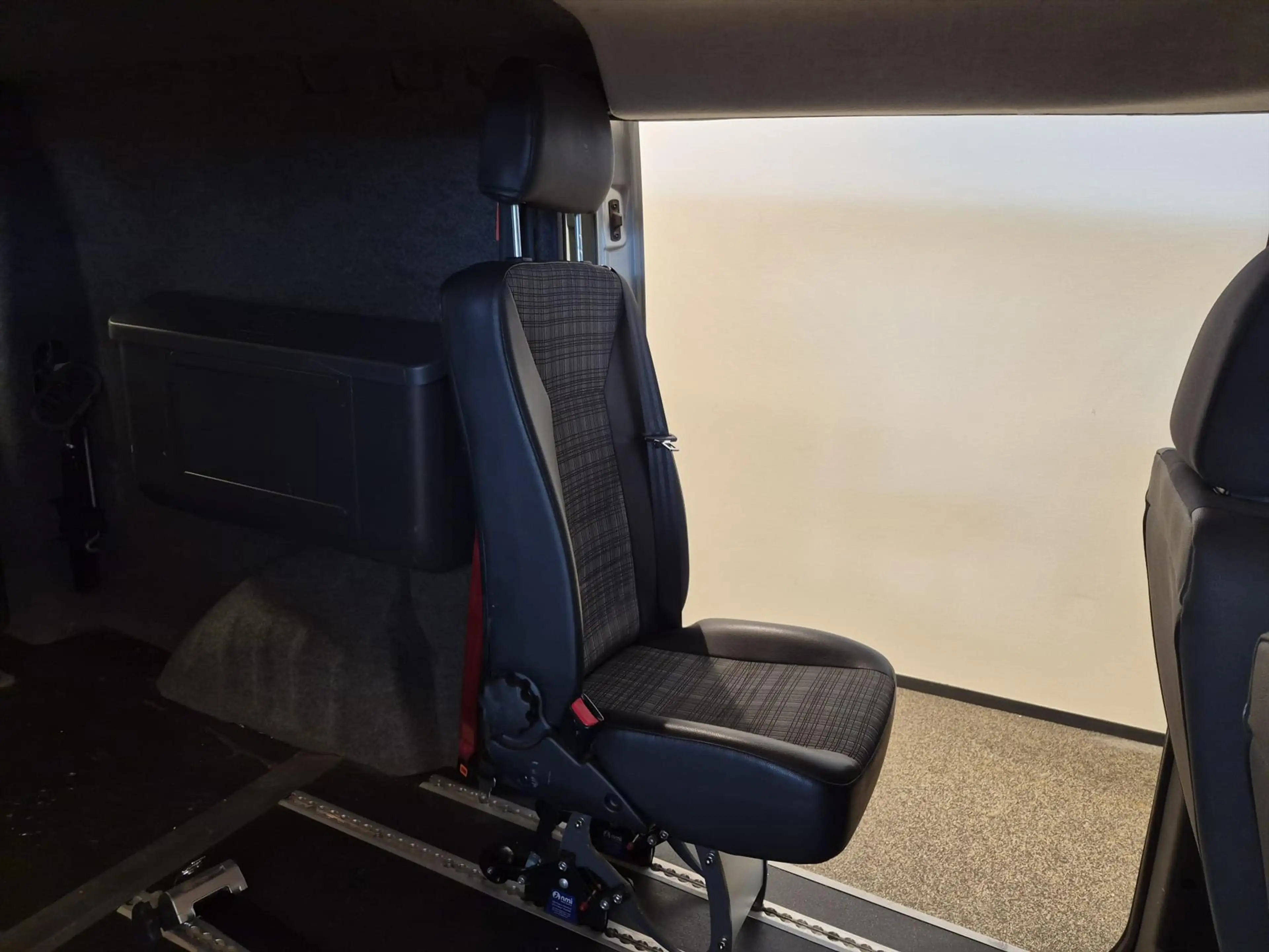 Peugeot Expert L2H1 Rolstoelbus 4+1 (airco) — photo 6