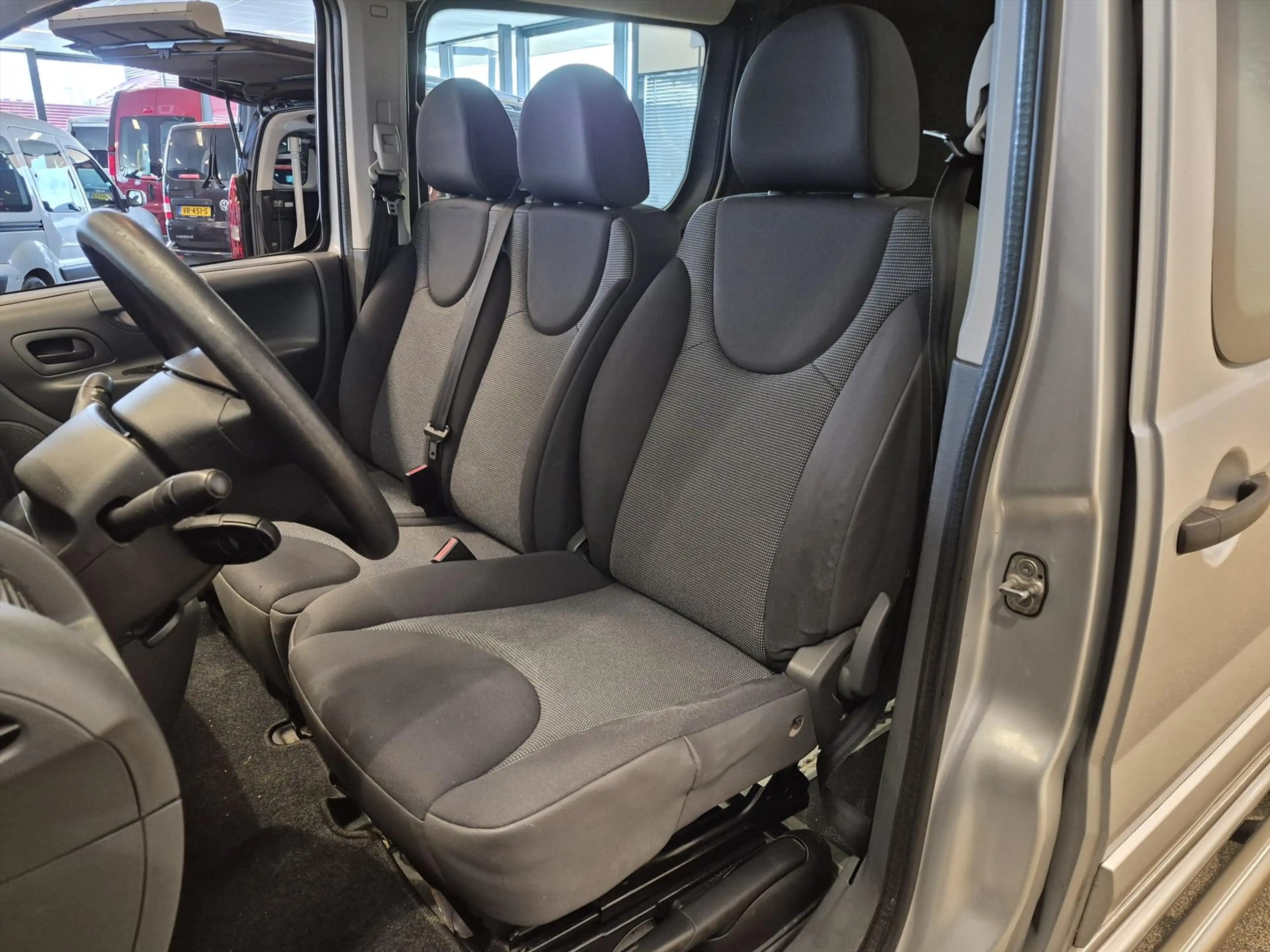 Peugeot Expert L2H1 Rolstoelbus 4+1 (airco) — photo 17