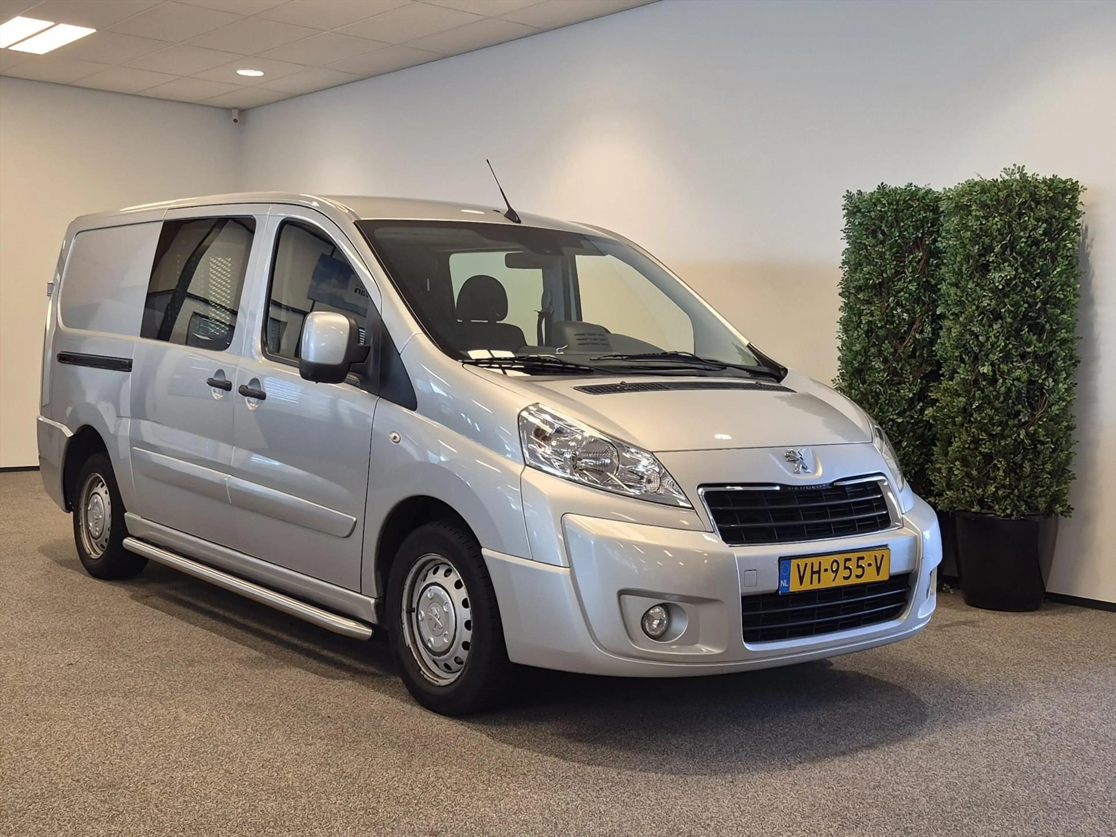 Peugeot Expert L2H1 Rolstoelbus 4+1 (airco) — photo 16