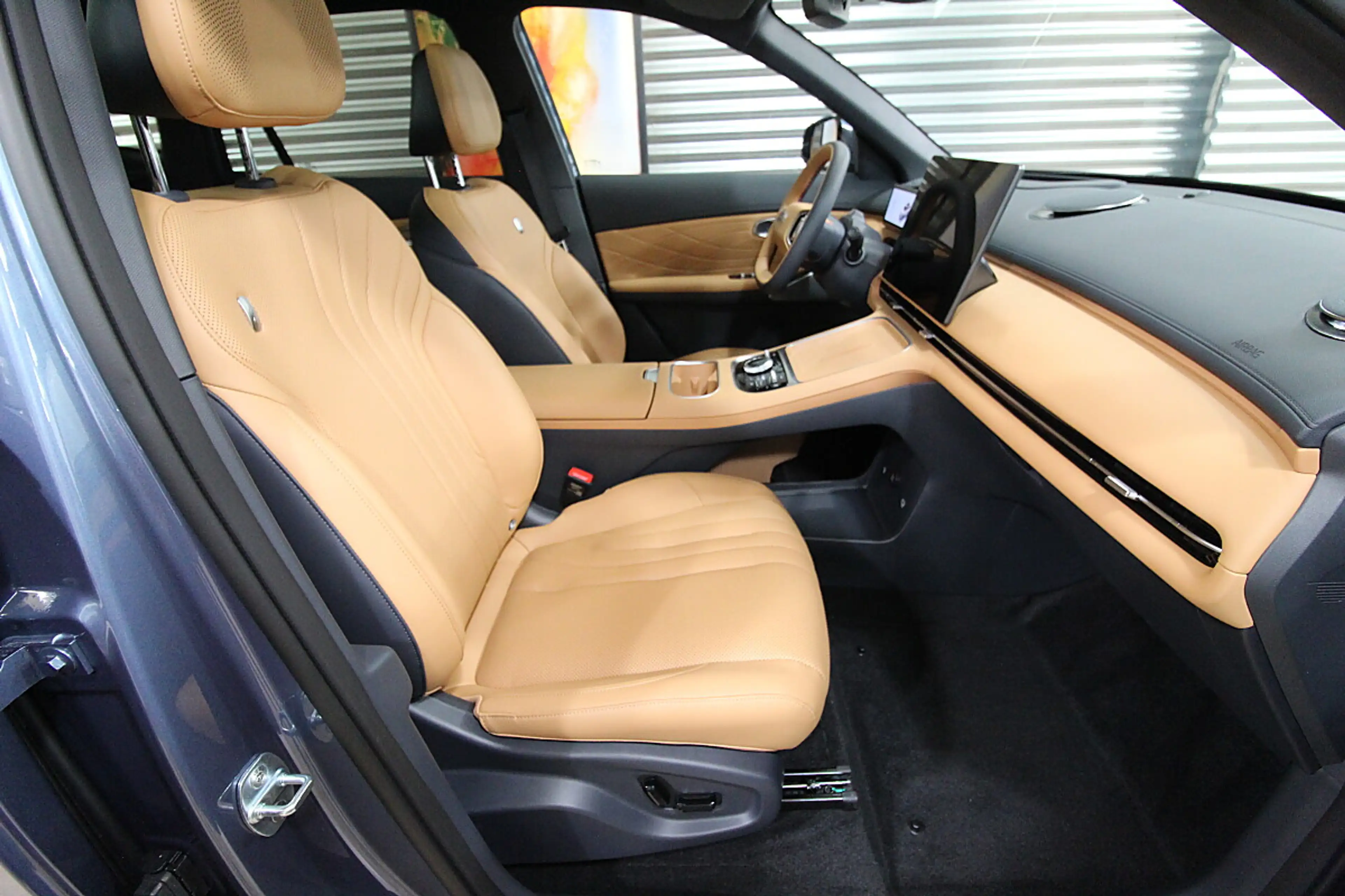 Geely EM-i Max+ — photo 4