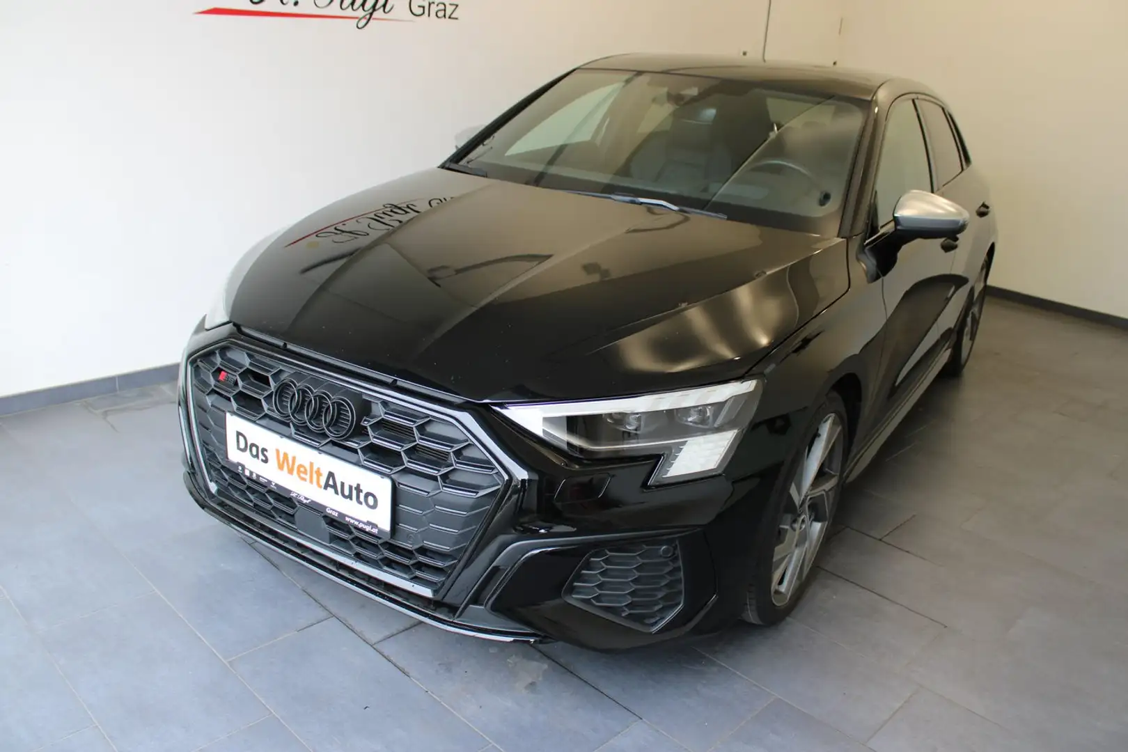 Audi S3 50 TFSI Schwarz - 2