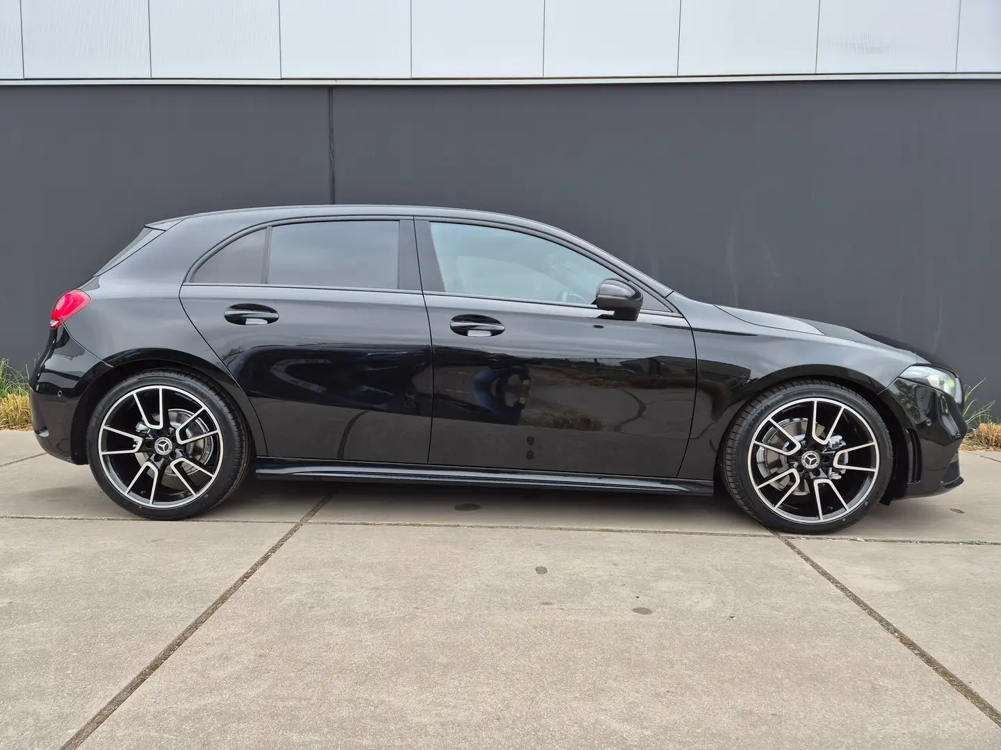 Mercedes-Benz A 180 d*AUT.*AMG PAKKET*NIGHTPAKKET*LED*CAMERA*DAB*PTS* Nero - 2