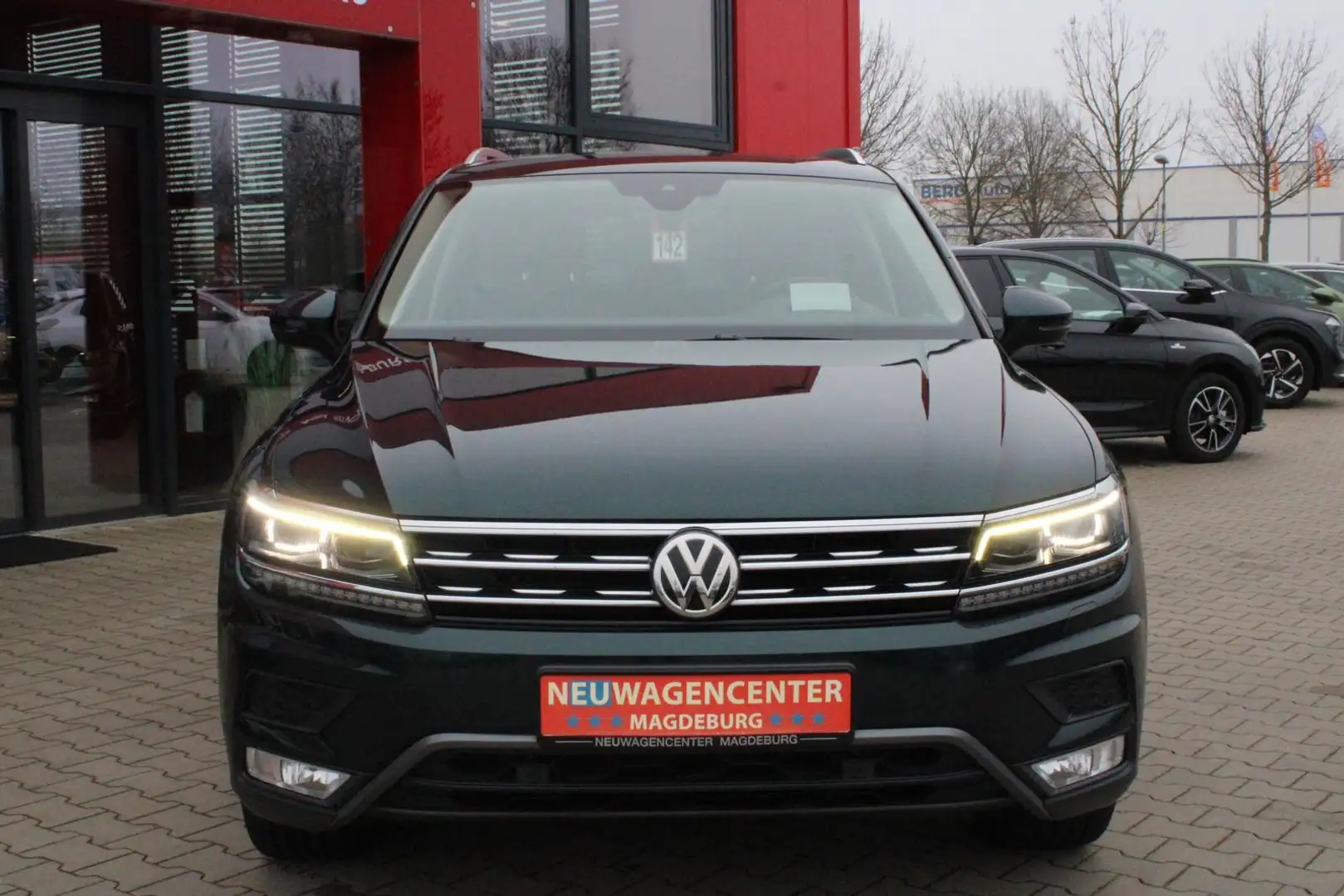 Volkswagen Tiguan 2.0TDI DSG 4M Highline*ST.HZG*HuD*Leder*AHK*SOUND* Grün - 2