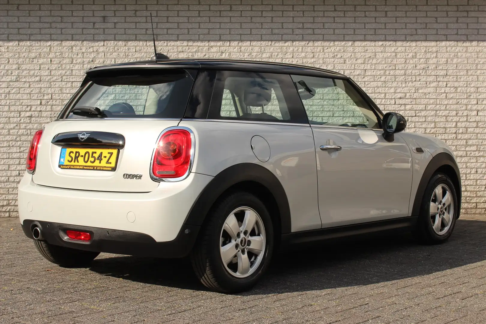 MINI Cooper Mini 1.5 | Airco | Navi | Parkeersensoren Wit - 2