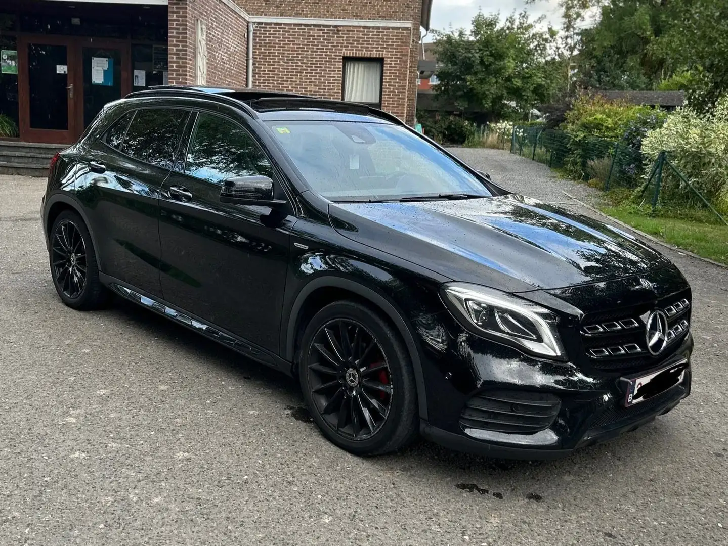 Mercedes-Benz GLA 180 GLA 180 Business Solution AMG Negru - 1