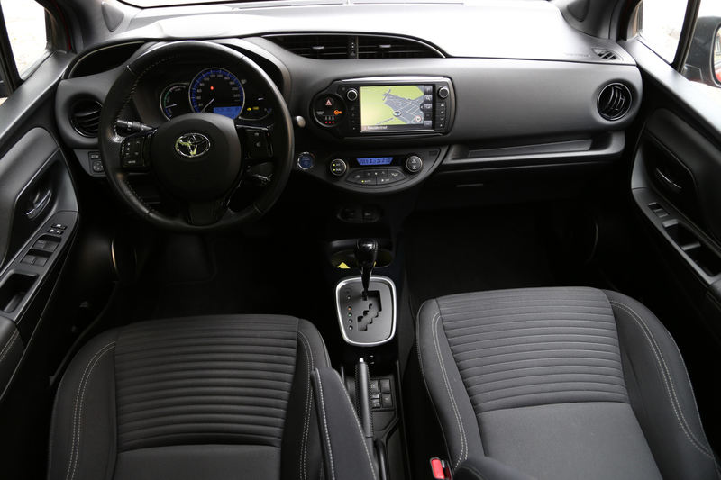 Toyota Yaris 1.5 Hybrid Dynamic Bi-Tone Navi Camera — photo 5