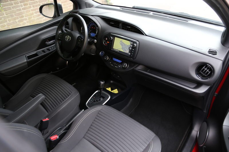 Toyota Yaris 1.5 Hybrid Dynamic Bi-Tone Navi Camera — photo 4