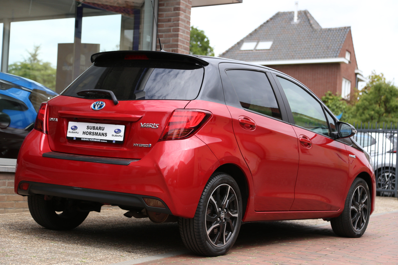 Toyota Yaris 1.5 Hybrid Dynamic Bi-Tone Navi Camera — photo 3