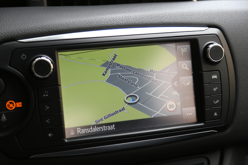 Toyota Yaris 1.5 Hybrid Dynamic Bi-Tone Navi Camera — photo 8