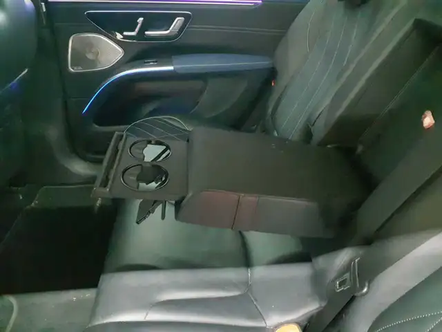 Mercedes-Benz Eqs view 6