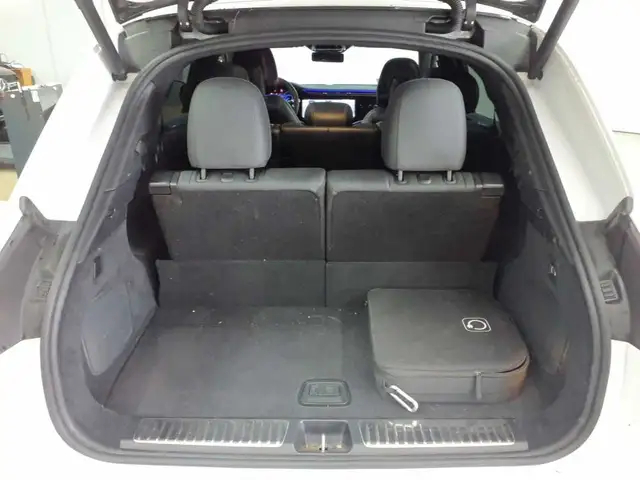 Mercedes-Benz Eqs view 10