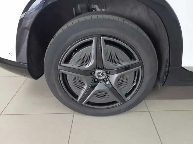 Mercedes-Benz Eqs view 13