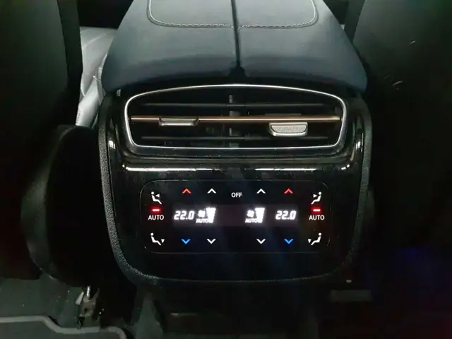 Mercedes-Benz Eqs view 9