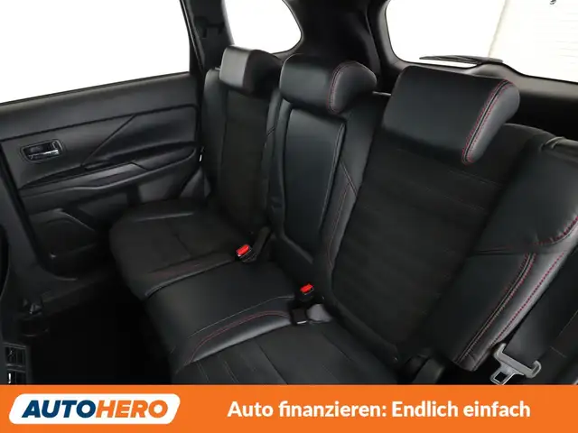 Mitsubishi Outlander view 14
