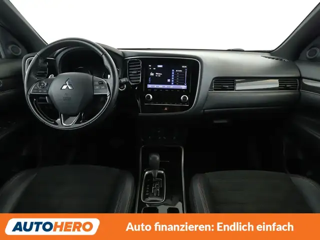Mitsubishi Outlander view 12