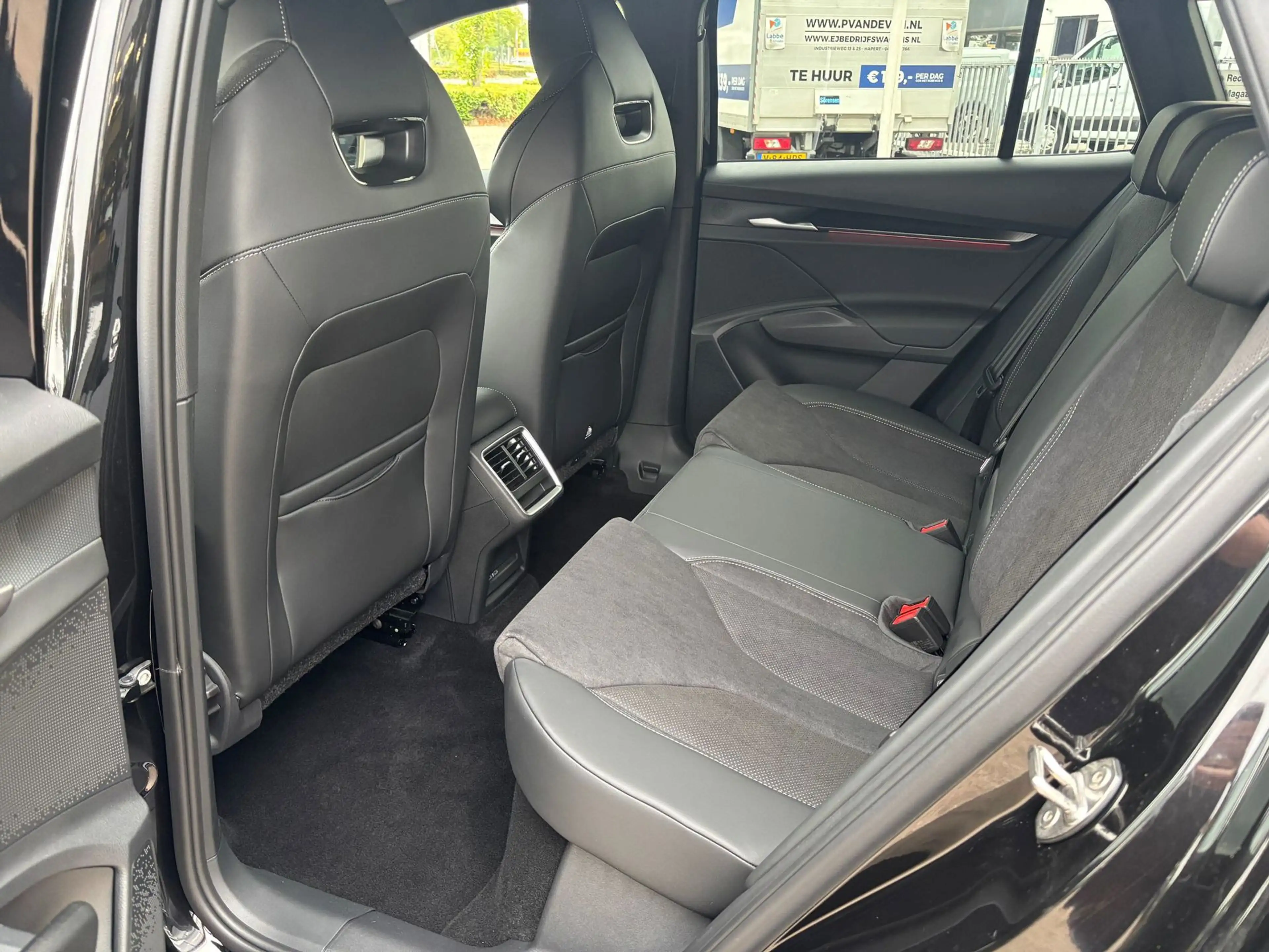 Skoda Elroq 60 Sportline — photo 12
