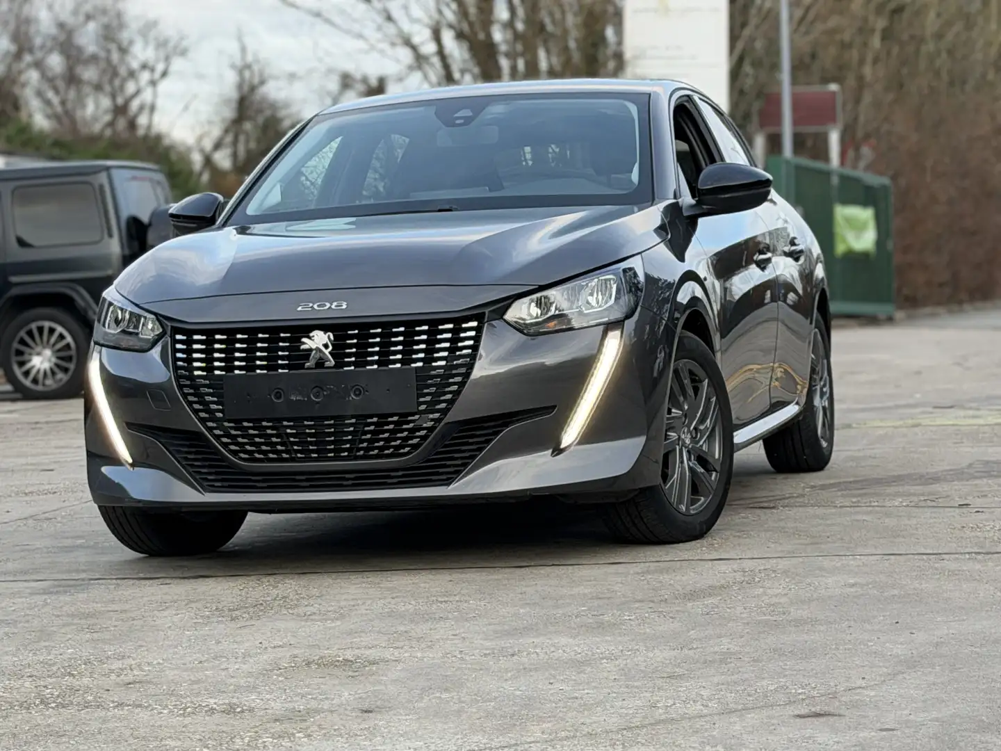 Peugeot 208 1.2i Style Allure-Airco-Cruise-Gps-36000km-11.202 Grau - 1