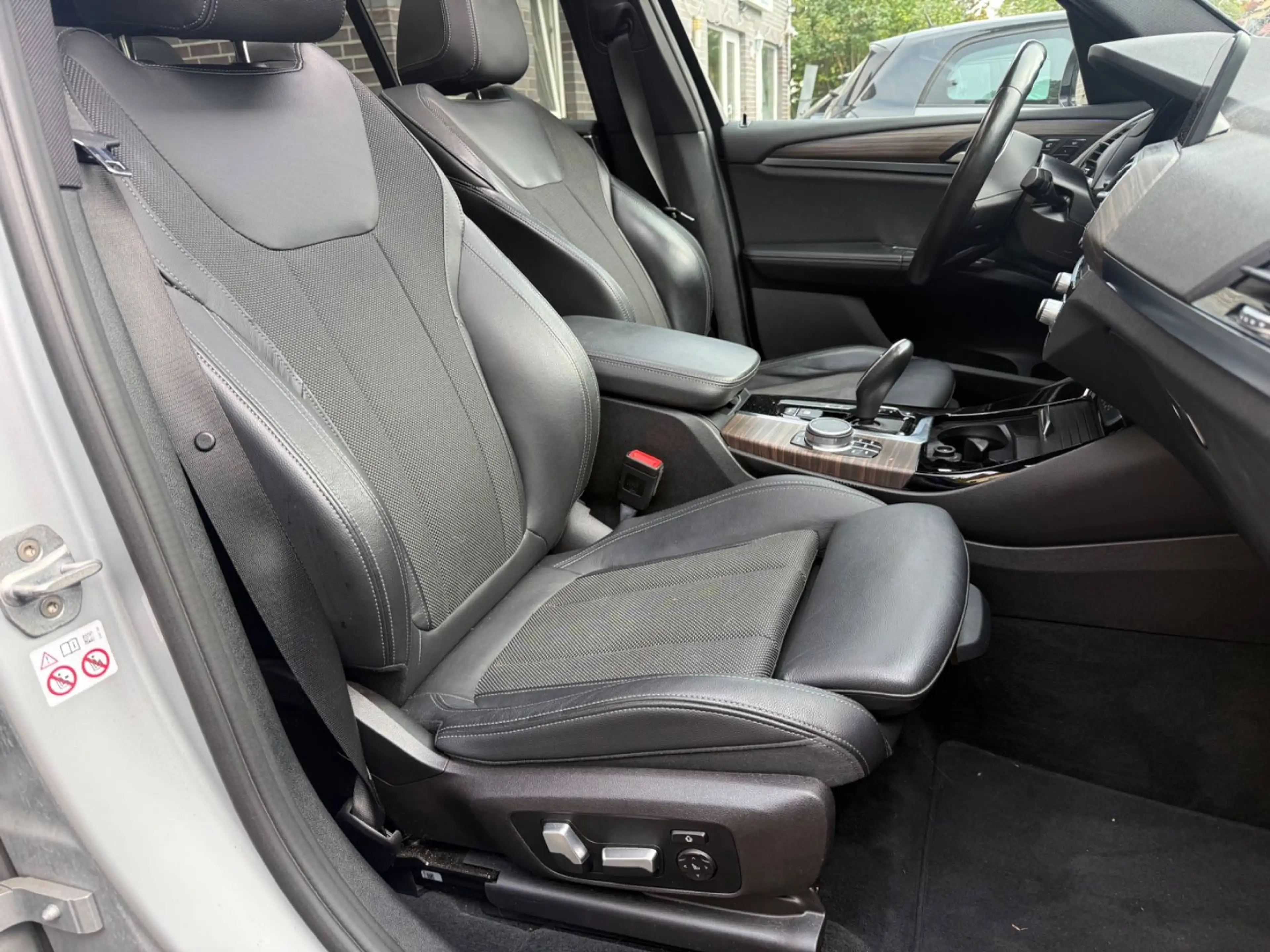 BMW X3 xDrive 20 d Mod:2020 M-Lenkrad Pano Kamera — photo 9