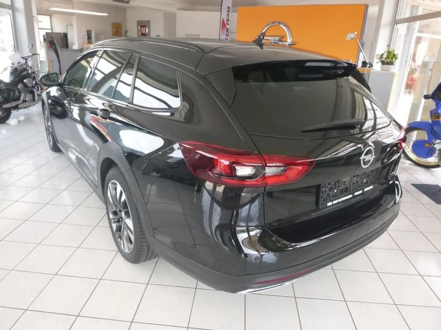 Opel Insignia Country Tourer 2,0 CDTI Blueinjection 4x4 Schwarz - 2