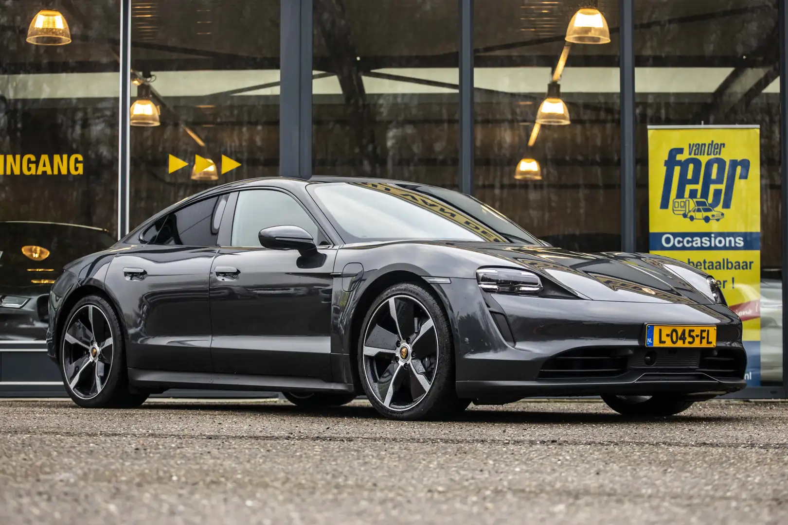 Porsche Taycan Performance 84 kWh Sport Chrono Grijs - 1